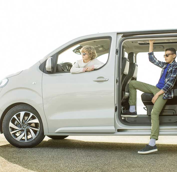 enfants dans monospace citroen spacetourer