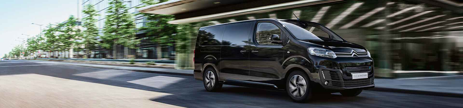 citroen spacetourer qui roule en ville